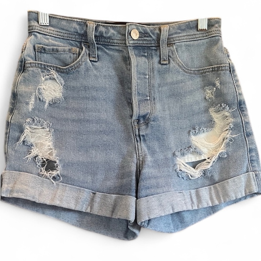 Hollister Ultra High Rise Mom Shorts
Vintage Stretch 3" New